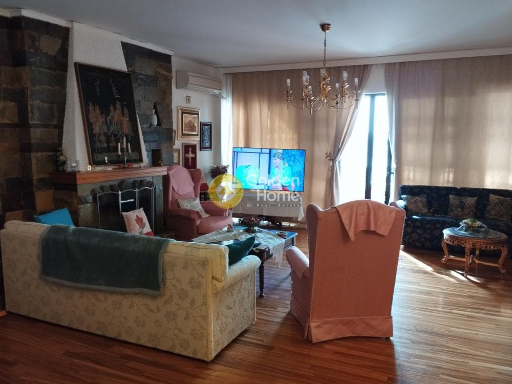 Apartment in Kareas, Vironas — Photo 3 of 27