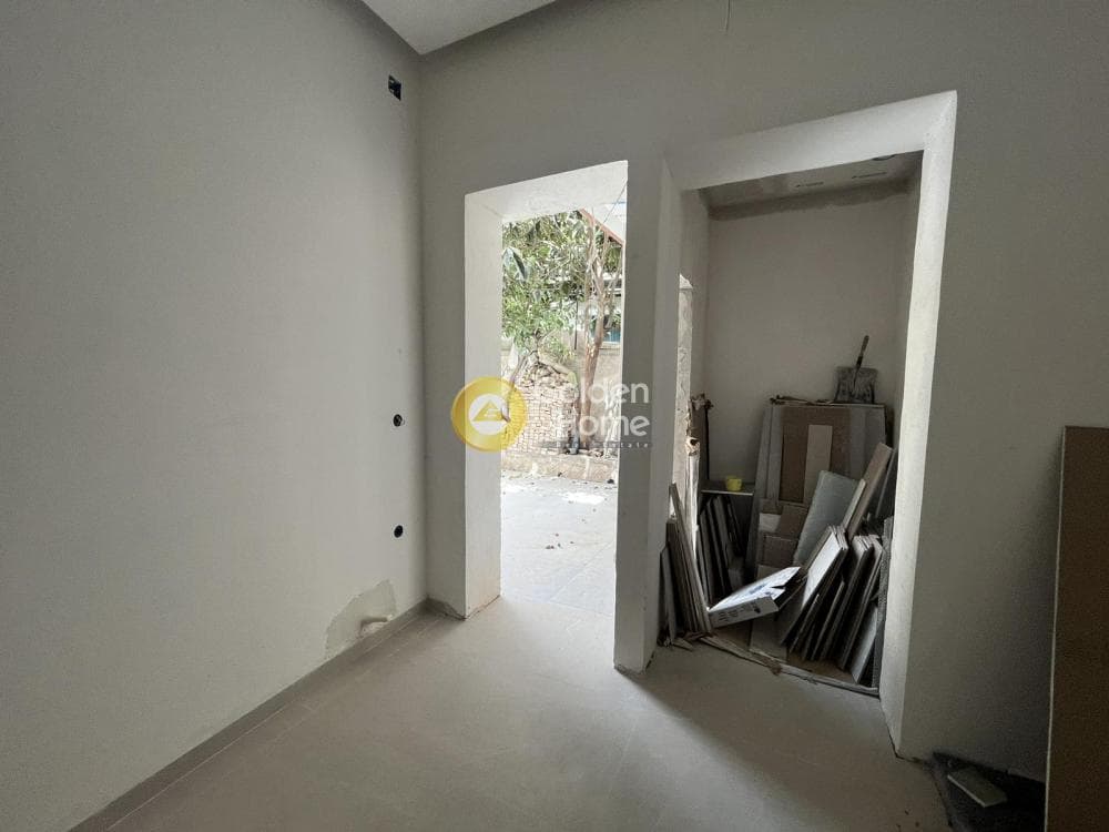 Apartment in Agios Ioannis Chrisostomos, Nikaia — Photo 4 of 12