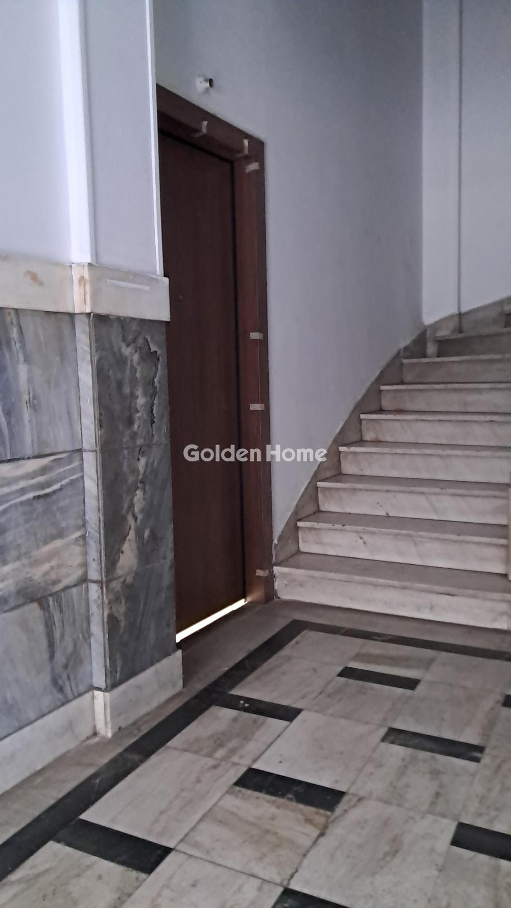 Retail Store in Ravenia, Attiki — Photo 5 of 9