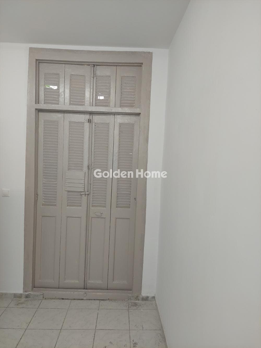 Retail Store in Ravenia, Attiki — Photo 6 of 9