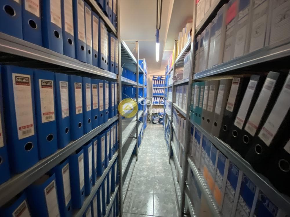 Retail Store in Terpsithea, Piraeus — Photo 11 of 12
