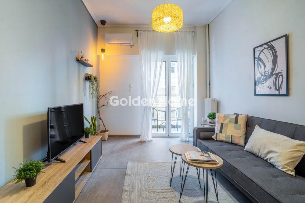 Apartment in Platia Koumoundourou, Kentro — Photo 1 of 25