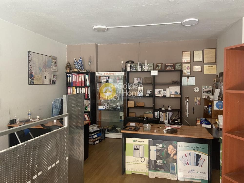 Retail Store in Prosfigika, Patra — Photo 1 of 13