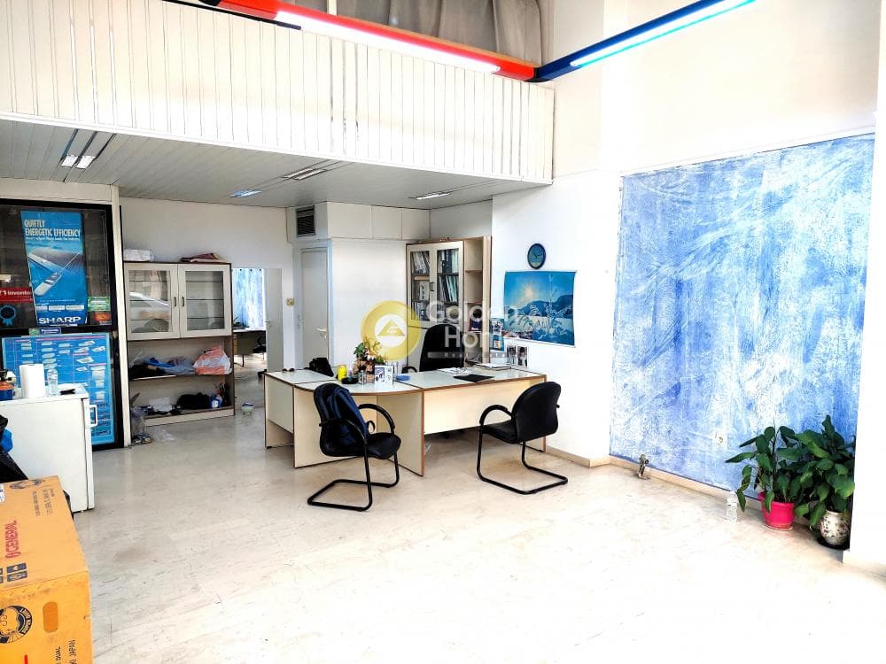 Retail Store in Center, Ilisia — Photo 1 of 7