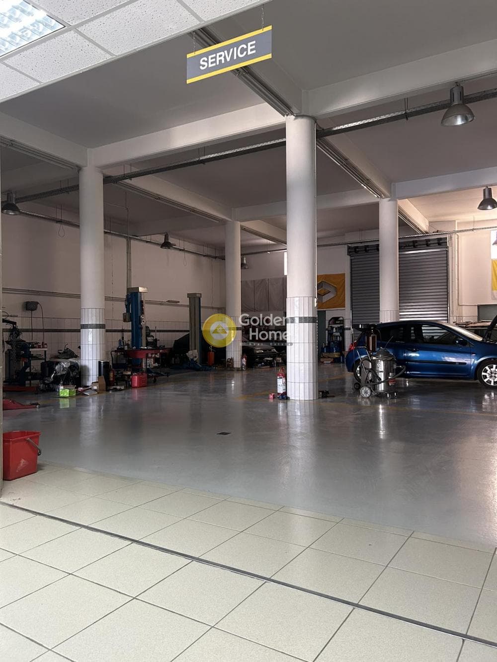 Retail Store in Nea Olimpia, Kamatero — Photo 1 of 5