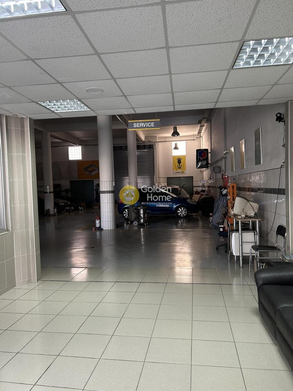 Retail Store in Nea Olimpia, Kamatero — Photo 3 of 5