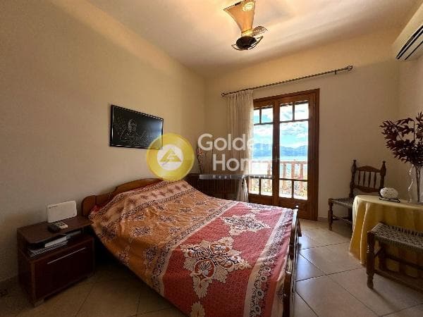 House in Megalochori, Methana — Photo 5 of 21