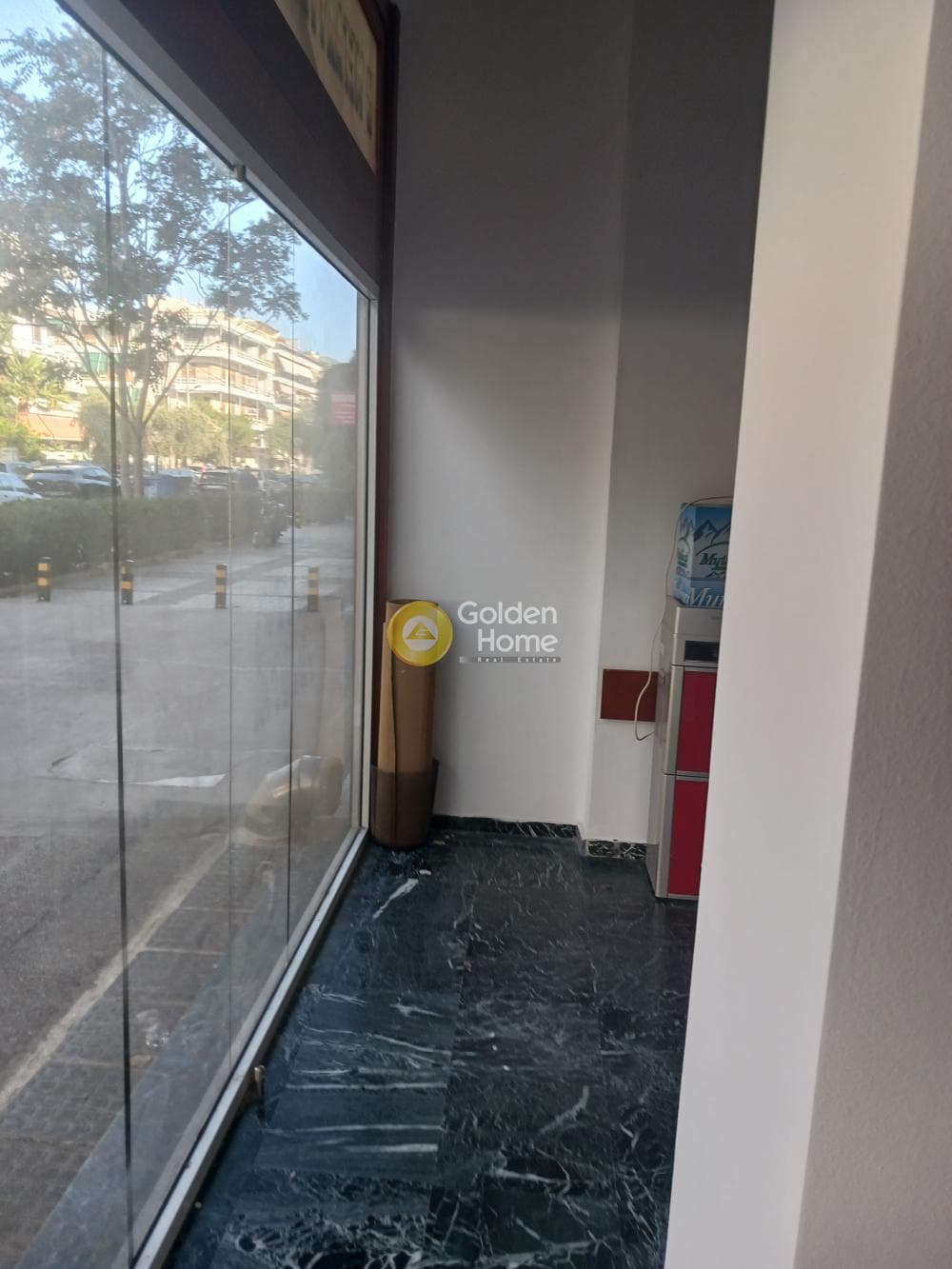 Retail Store in Golf, Glyfada — Photo 1 of 44