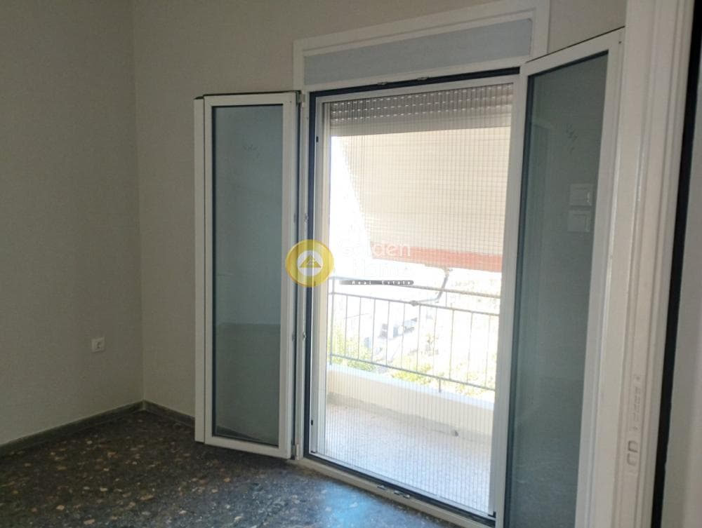 Apartment in Center, Metamorfosi — Photo 2 of 12