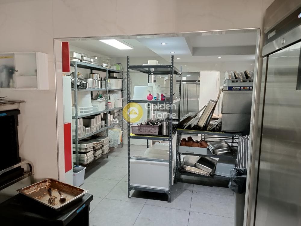 Retail Store in Kanapitsa, Metamorfosi — Photo 1 of 19