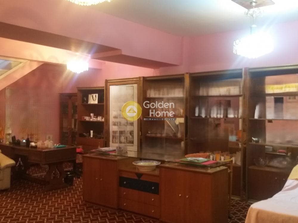 Retail Store in Center, Kalamaria — Photo 1 of 9