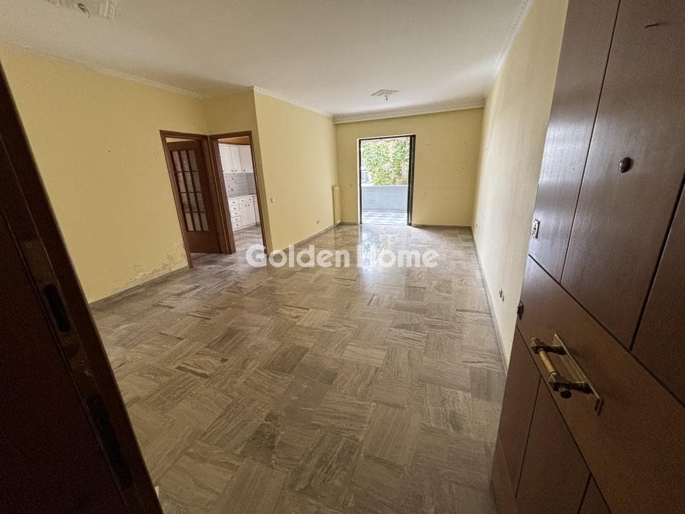 Apartment in Center, Metamorfosi — Photo 1 of 31