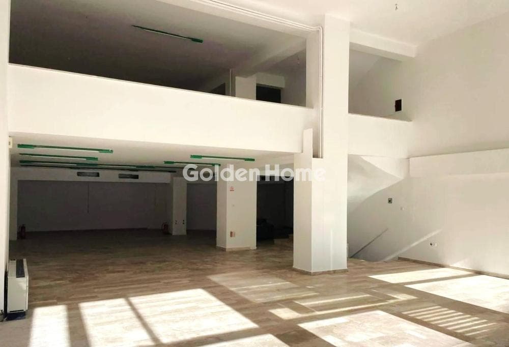 Retail Store in Center, Dafni — Photo 1 of 10