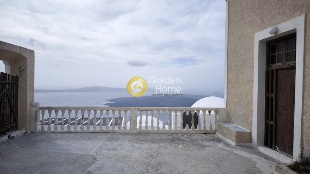House in Thira, Santorini — Photo 4 of 14