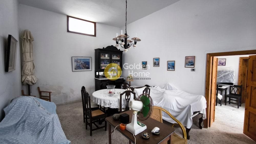 House in Thira, Santorini — Photo 10 of 14
