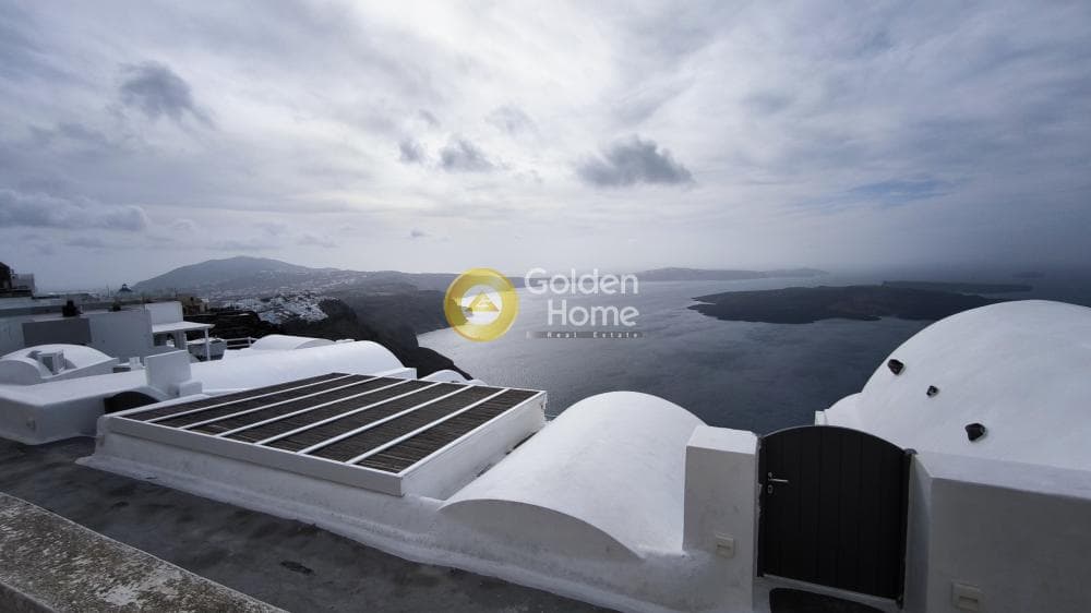 House in Thira, Santorini — Photo 8 of 14