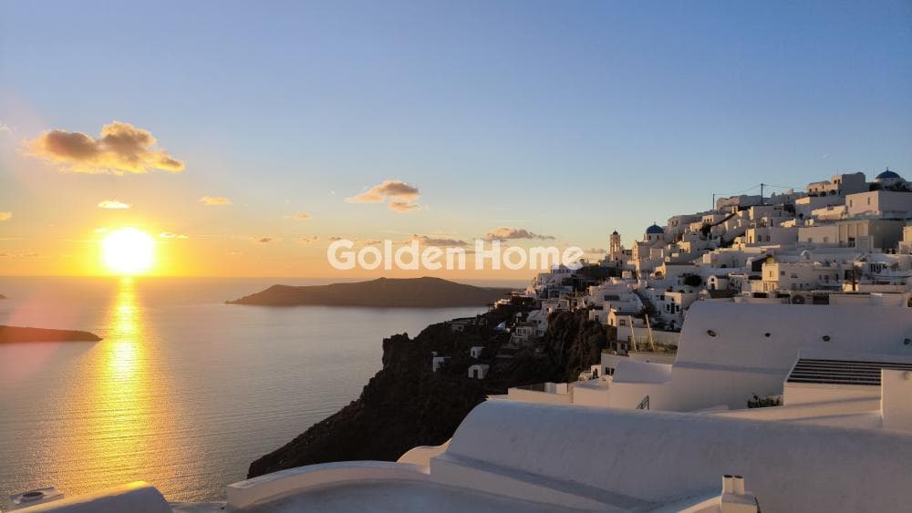 House in Thira, Santorini — Photo 1 of 14