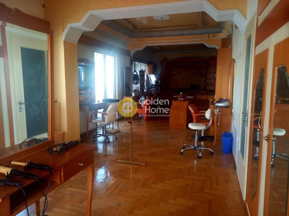Retail Store in Eleftherias square, Koridallos — Photo 1 of 18