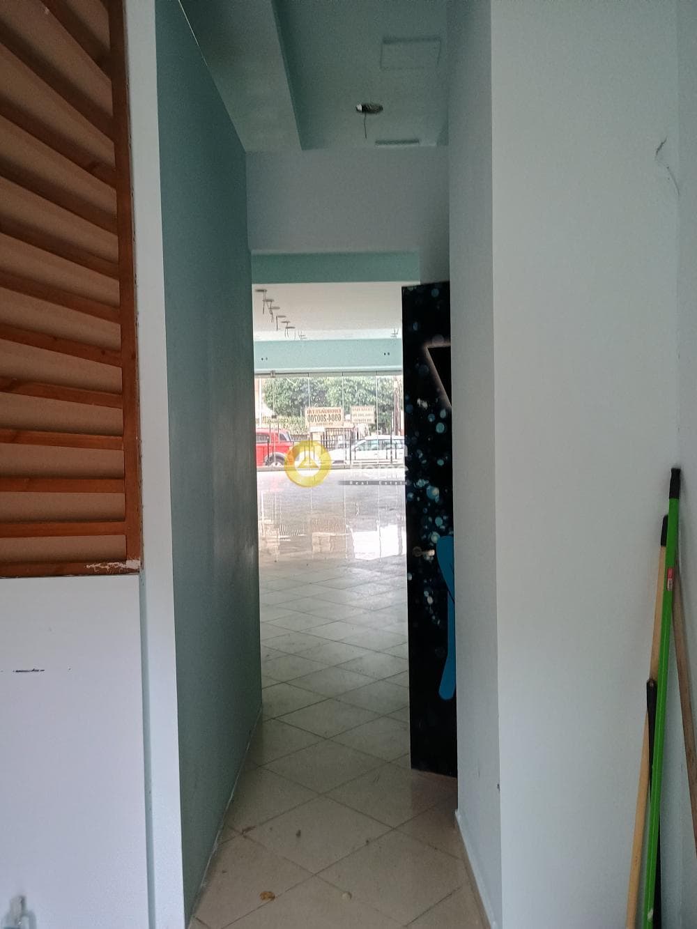 Retail Store in Center, Oreokastro — Photo 4 of 15