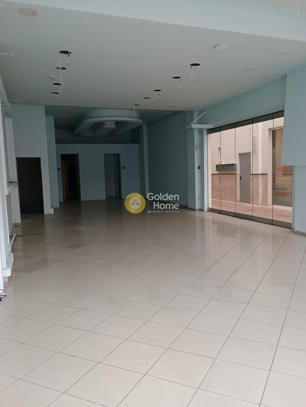 Retail Store in Center, Oreokastro — Photo 3 of 15