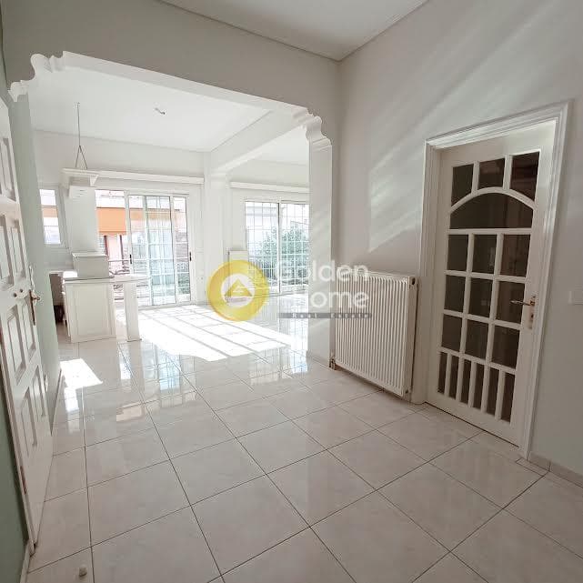 Apartment in Aspra Chomata, Nikaia — Photo 2 of 31