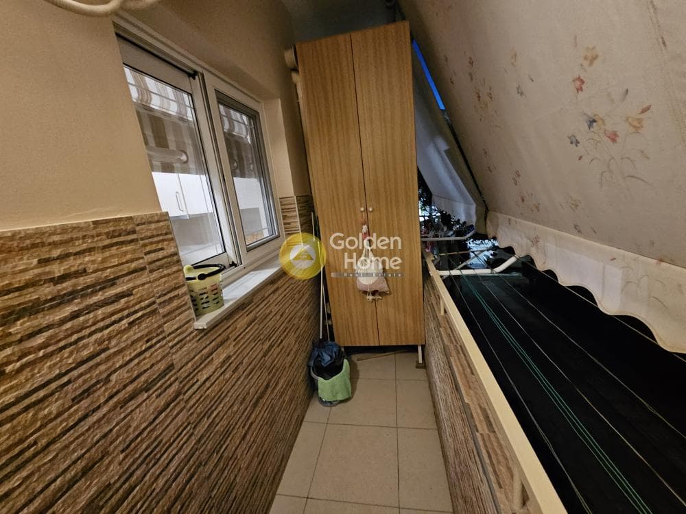 Apartment in Kareas, Vironas — Photo 9 of 10