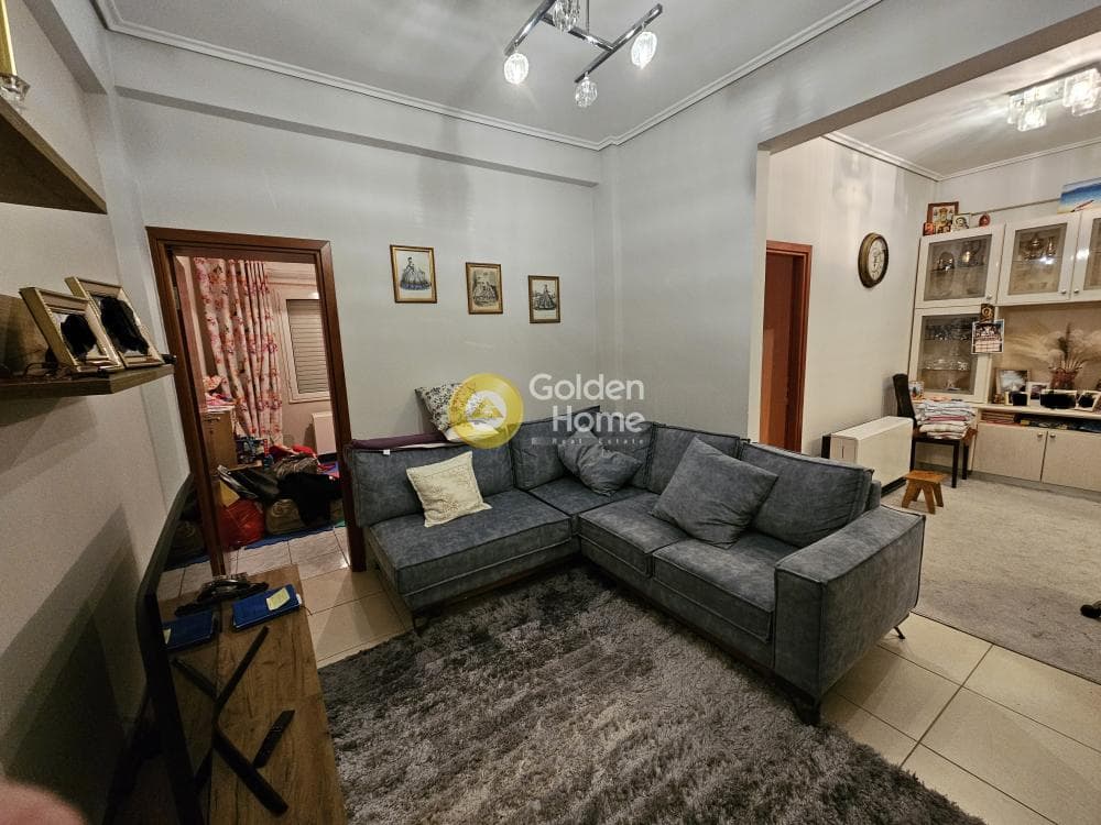 Apartment in Kareas, Vironas — Photo 1 of 10