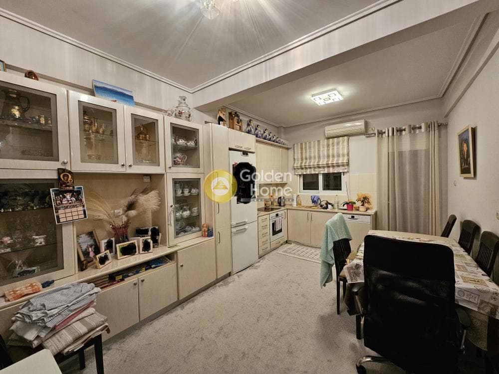 Apartment in Kareas, Vironas — Photo 7 of 10