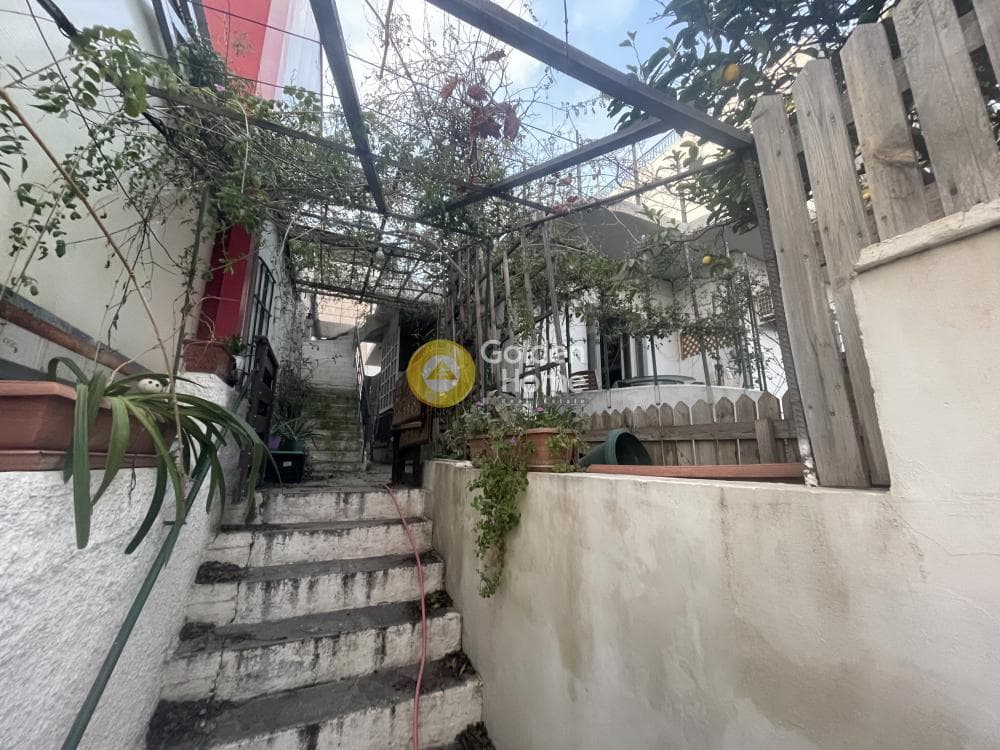 House in Gkrava, Patisia — Photo 1 of 2