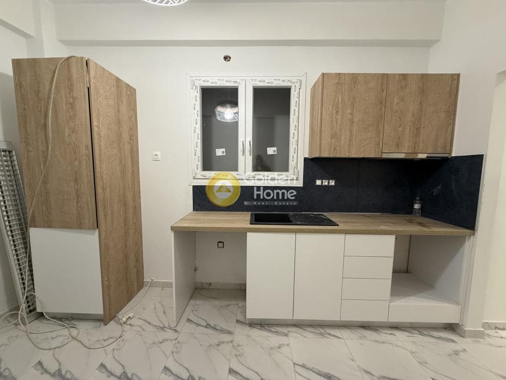 Apartment in Platia Karitsi, Kentro — Photo 1 of 8