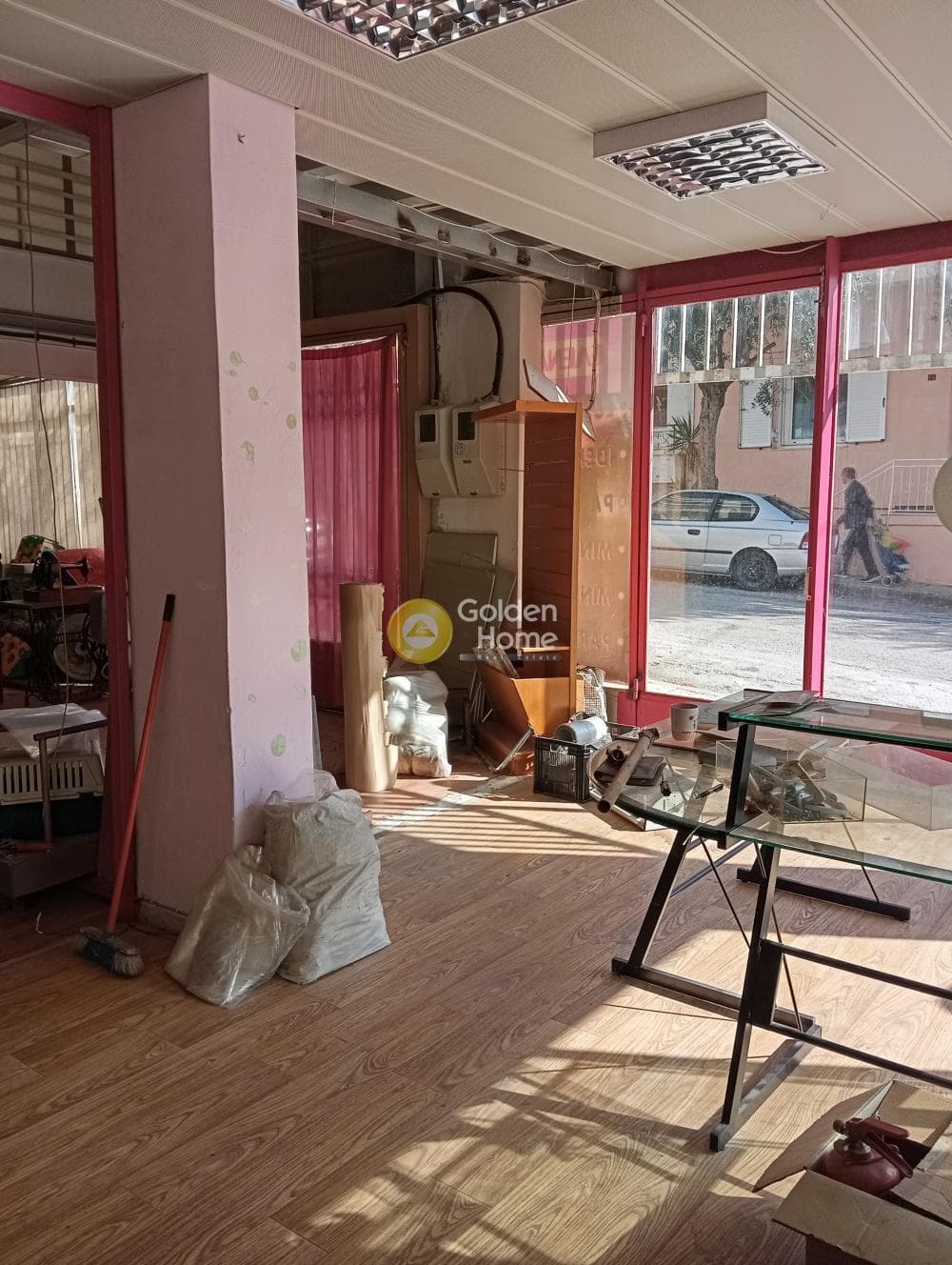 Retail Store in Alsos, Nea Ionia — Photo 10 of 12