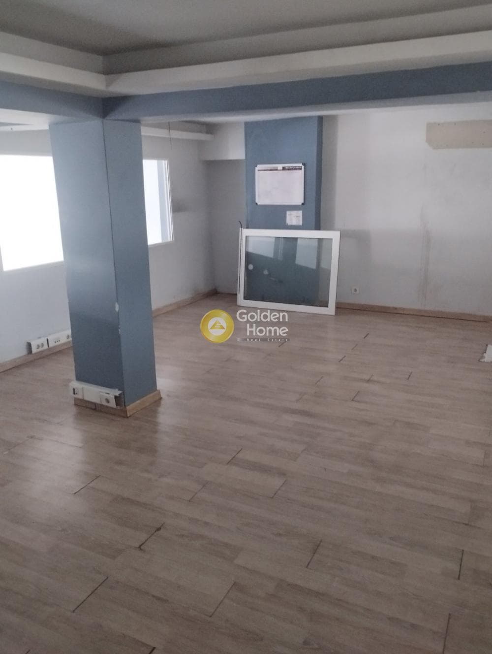 Retail Store in Center, Neos Kosmos — Photo 3 of 7