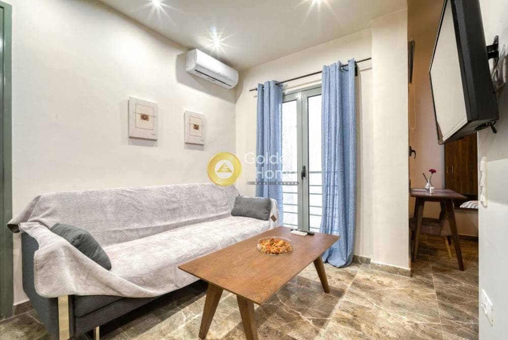 Apartment in Platia Koumoundourou, Kentro — Photo 1 of 9