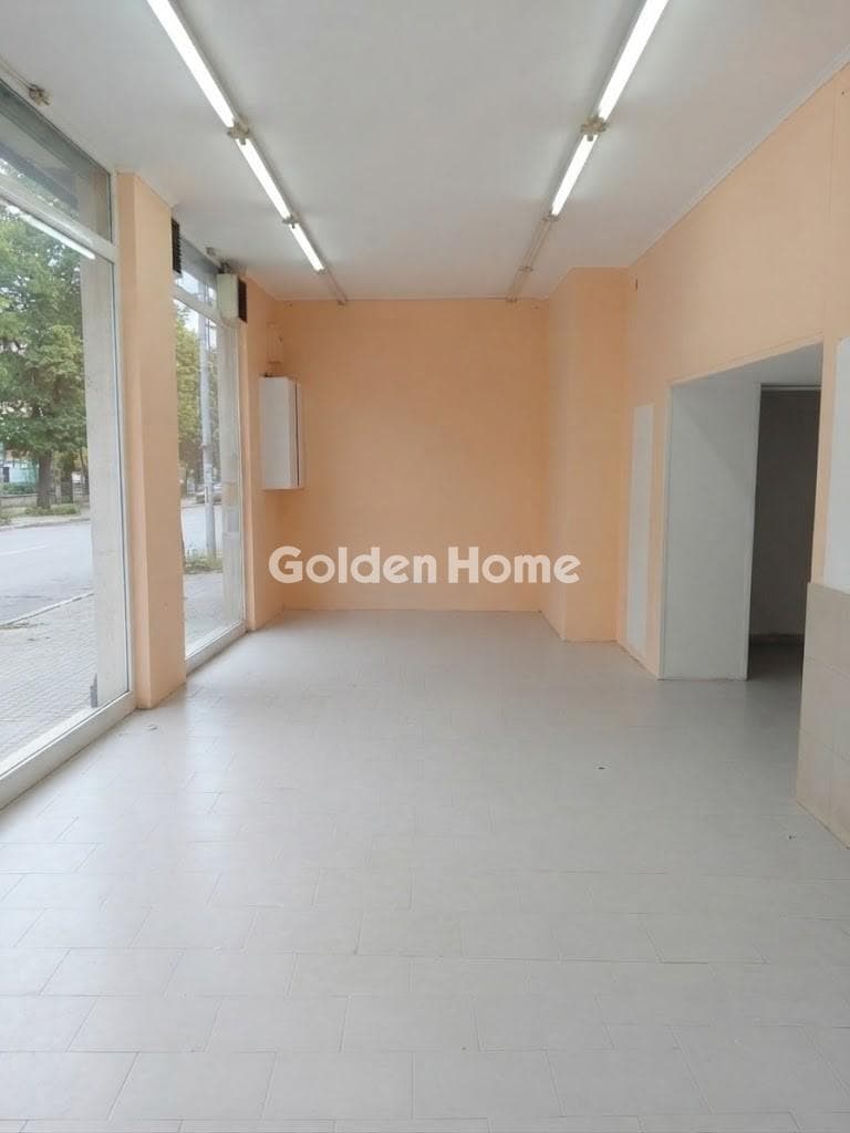 Retail Store in Analipsi, Vironas — Photo 1 of 6