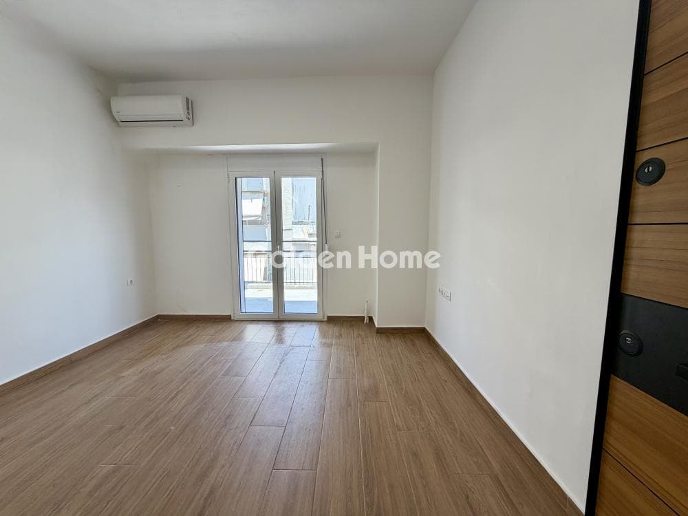 Apartment in Freattida, Piraeus — Photo 1 of 22