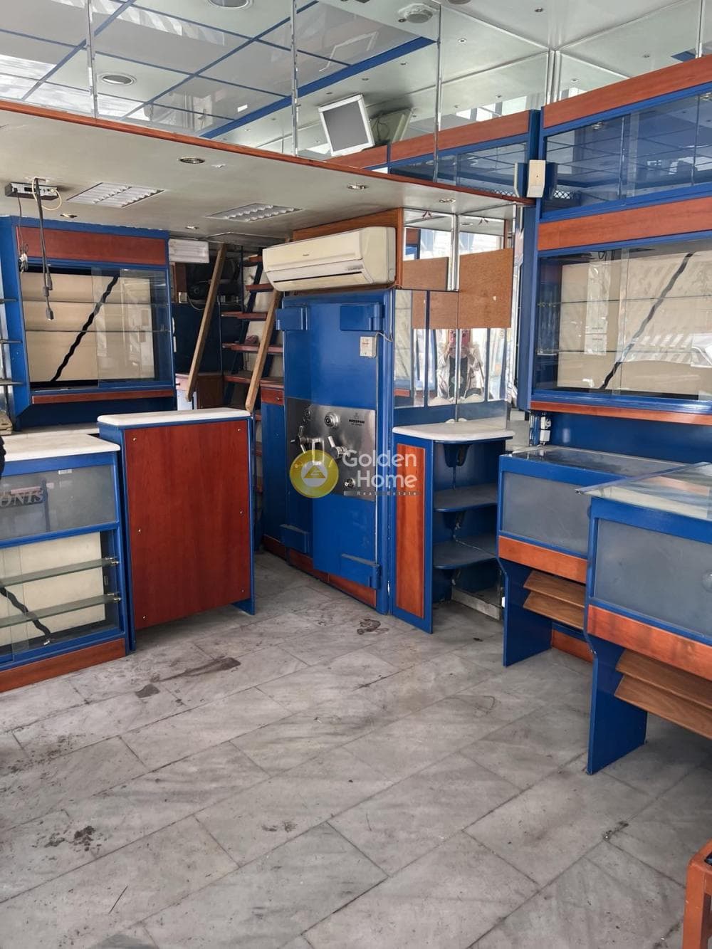 Retail Store in Dafni, Dafni — Photo 1 of 5