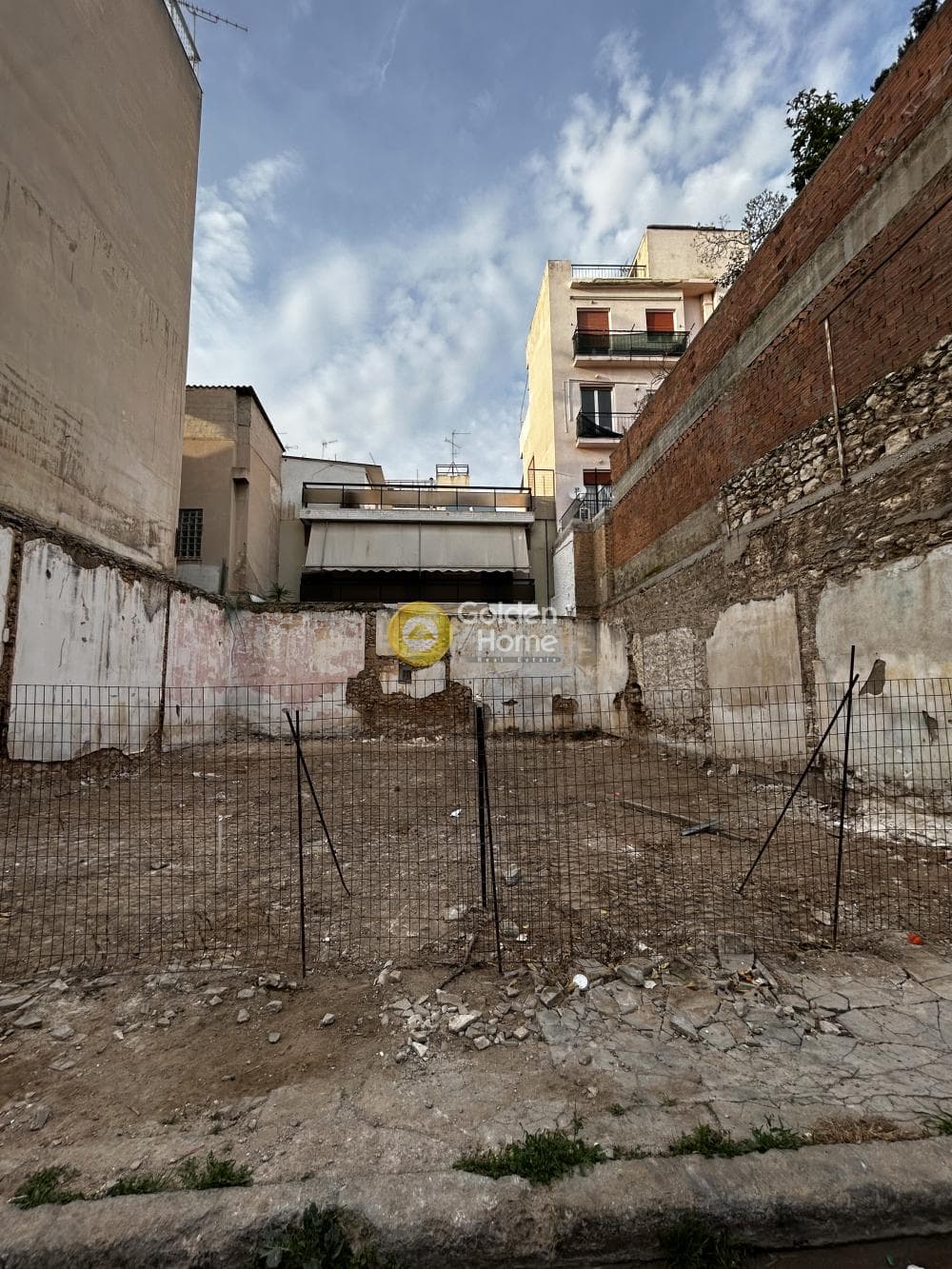 Οικόπεδο στην Μανιάτικα, Πειραιάς