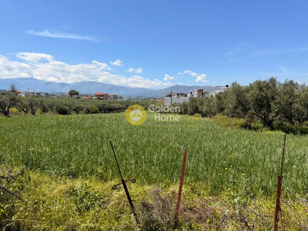 Building Plot in Agioi Theodoroi, Gazi