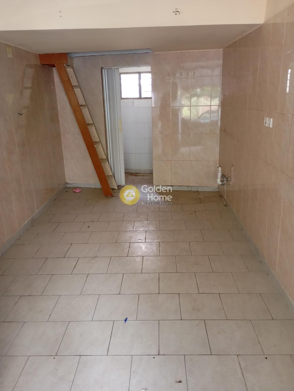 Retail Store in Agios Ioannis Chrisostomos, Nikaia — Photo 1 of 4