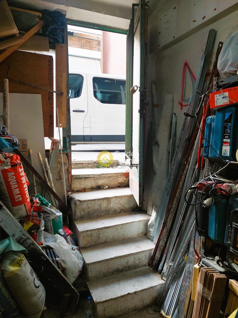 Warehouse in Agios Sostis, Neos Kosmos — Photo 1 of 6