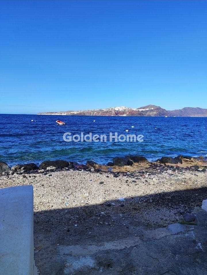 Parcel in Oia, Santorini — Photo 1 of 4