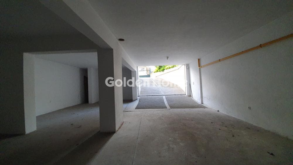 Parking Space in Center, Metamorfosi — Photo 9 of 14