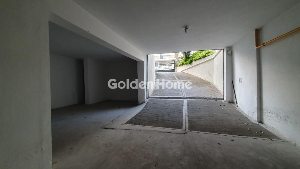 Parking Space in Center, Metamorfosi — Photo 5 of 14