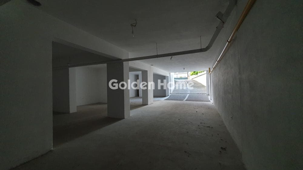 Parking Space in Center, Metamorfosi — Photo 8 of 14