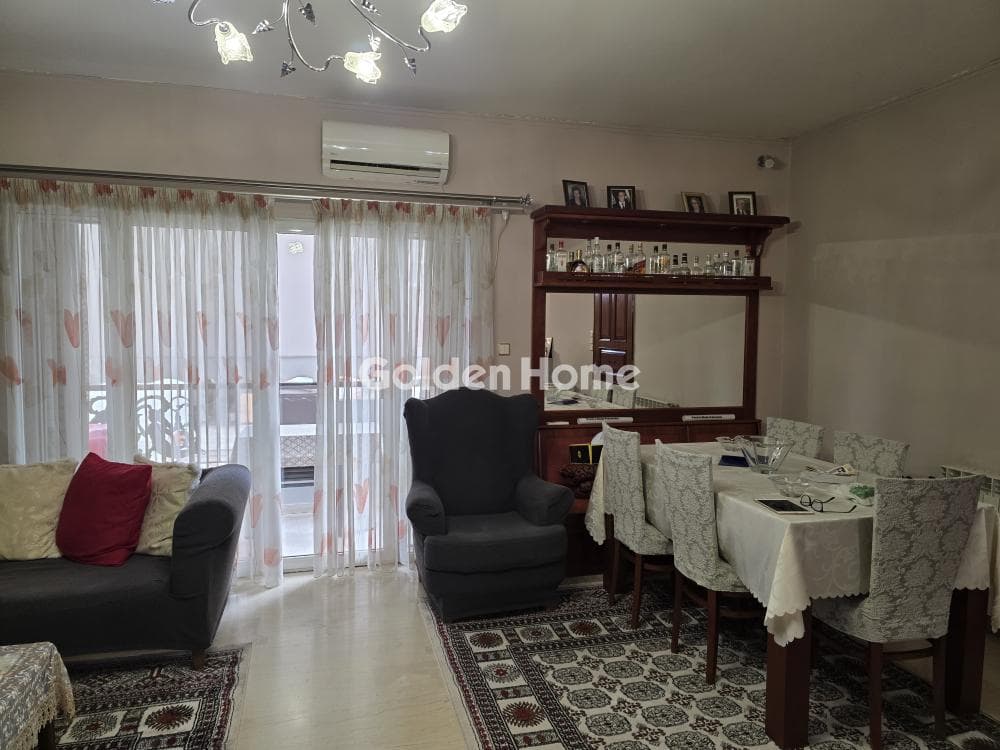 Apartment in Agios Georgios, Nikaia — Photo 1 of 28