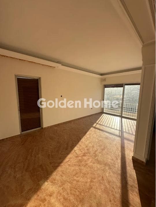 Apartment in Kareas, Vironas — Photo 3 of 8