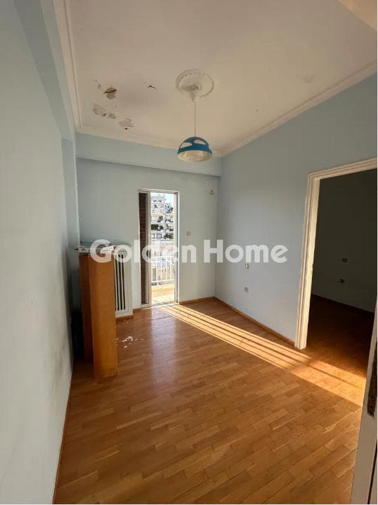 Apartment in Kareas, Vironas — Photo 4 of 8
