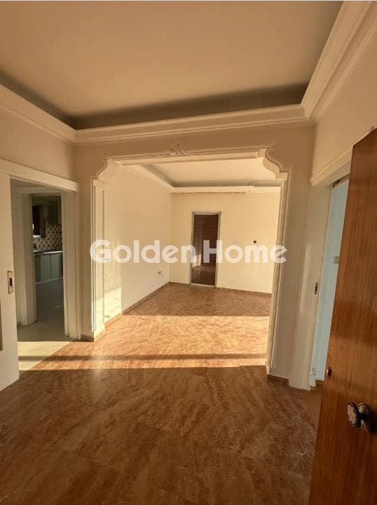 Apartment in Kareas, Vironas — Photo 2 of 8