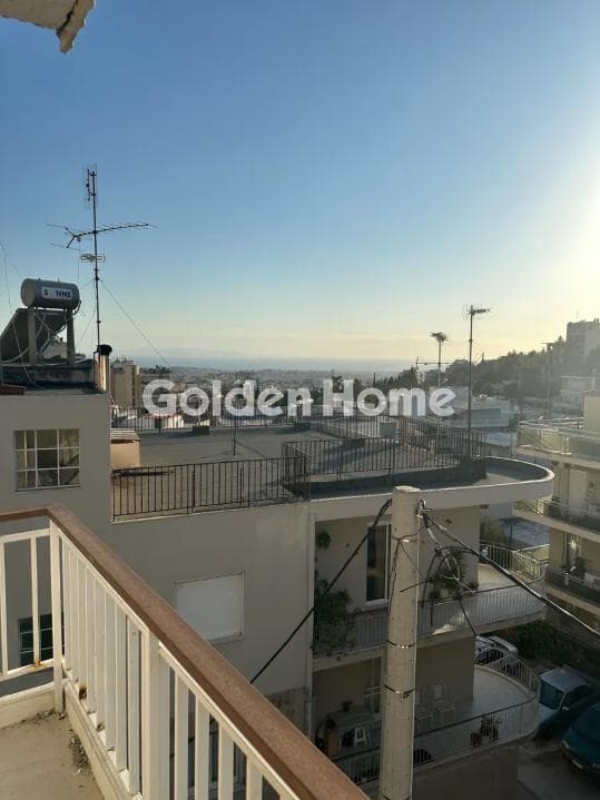Apartment in Kareas, Vironas — Photo 1 of 8