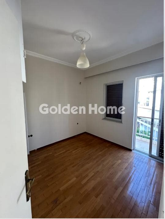 Apartment in Kareas, Vironas — Photo 5 of 8